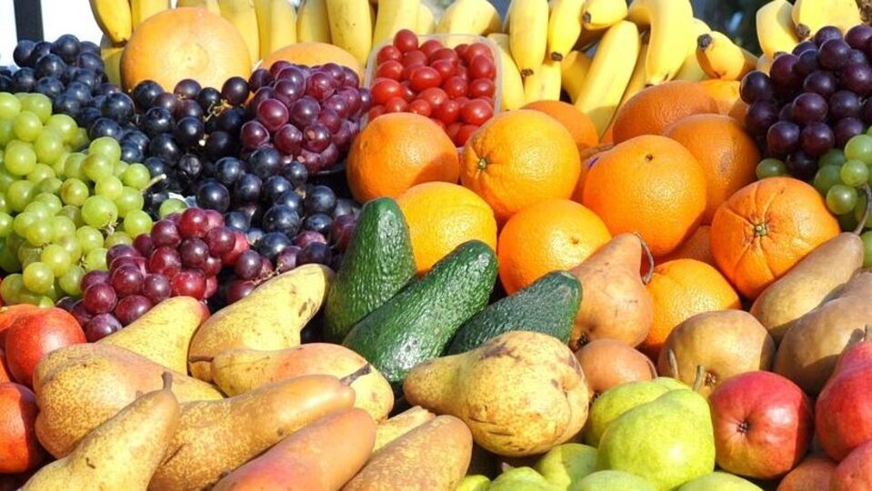 <p>దేవుడికి నైవేద్యంగా సమర్పించడానికి పంచామృతం, డ్రై ఫ్రూట్స్, స్వీట్లు మొదలైనవి ఏర్పాటు చేయండి. అలా చేయడం వల్ల చాలా పుణ్యం కలుగుతుంది.</p>