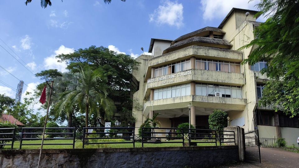 <p>గవర్నమెంట్ మోడల్ ఇంజనీరింగ్ కాలేజ్, కొచ్చి. కేరళలోని త్రిక్కకరలో ఉన్న ఎంఈసీ ఒక ప్రభుత్వ కాస్ట్ షేరింగ్ టెక్నికల్ ఇన్స్టిట్యూట్. ఇది ఇప్పుడు ఏపీజే అబ్దుల్ కలాం సాంకేతిక విశ్వవిద్యాలయానికి అనుబంధంగా ఉంది. 1989లో ఏర్పాటైన ఈ సంస్థ సాంకేతిక విద్యారంగంలో విశ్వసనీయమైన పేరుగా మారింది. మొత్తం రూ.2,15,000 ఫీజుతో నాణ్యమైన ఇంజినీరింగ్ విద్య, పరిశోధనలను అందిస్తోంది.</p>