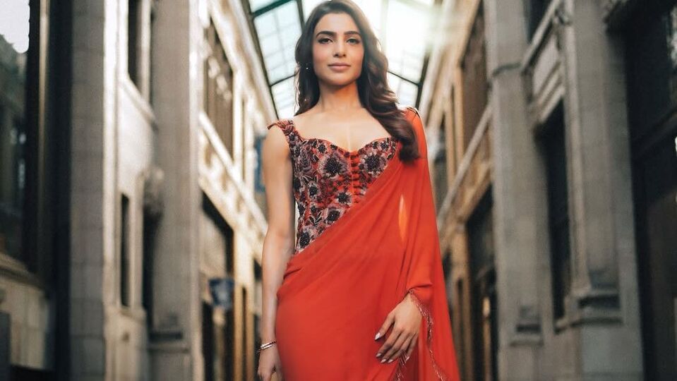 <p>బాస్ లేడీ అంటూ రెడ్ హార్ట్ ఎమోజీలతో ఫ్యాన్స్ కామెంట్స్ చేస్తున్నారు.</p>