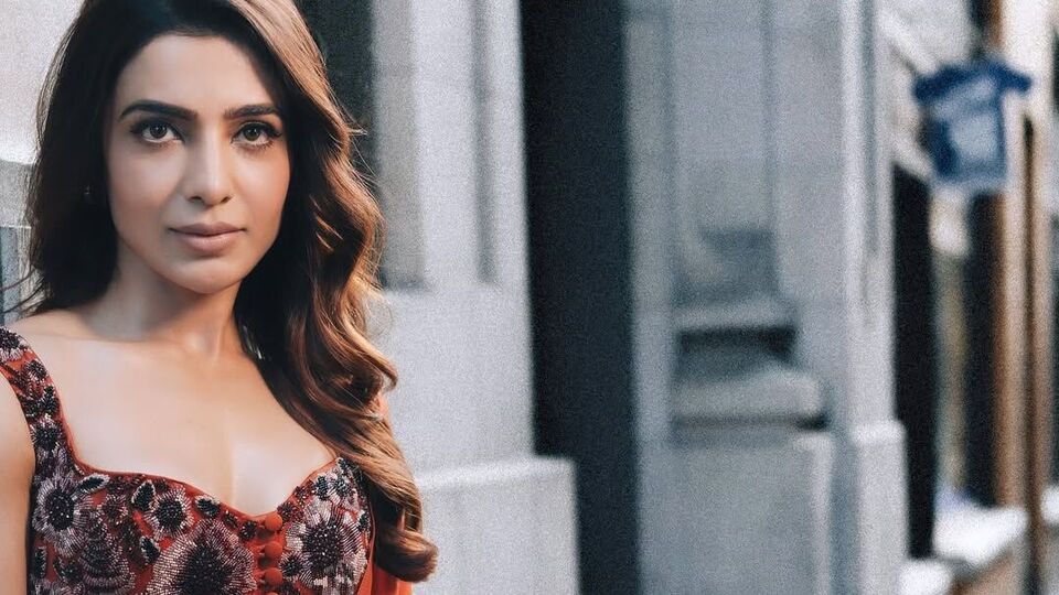 <p>డెట్రాయిట్ లో జరిగిన తానా ఈవెంట్లో పాల్గొన్న సమంత తర్వాత ఇలా అక్కడి వీధుల్లో పోజులిచ్చింది</p>