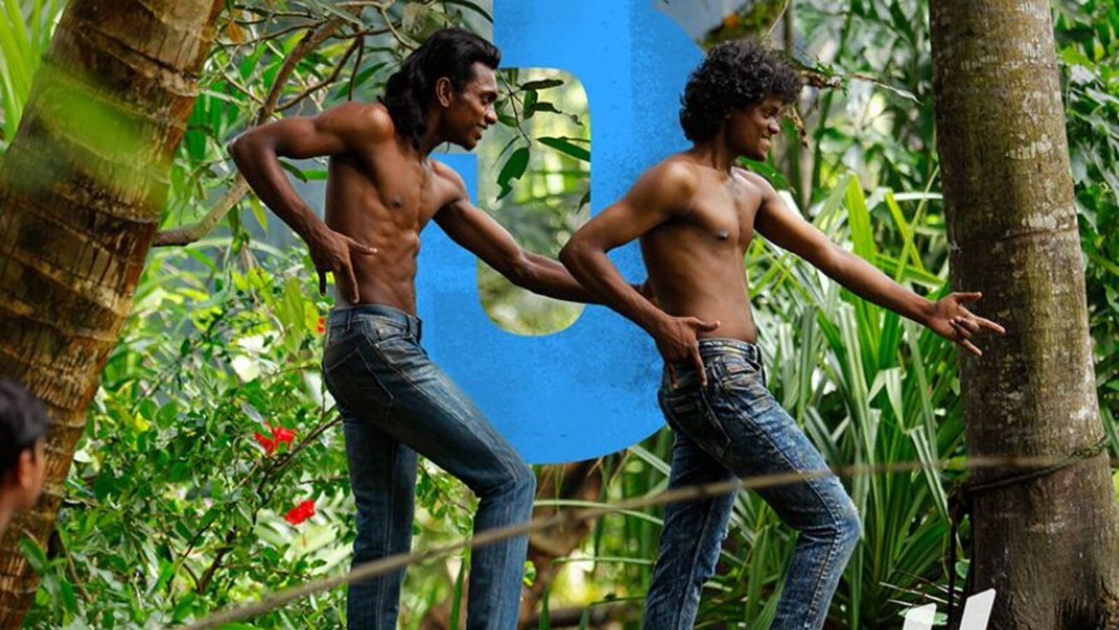 ఓటీటీలోకి వచ్చేసిన మలయాళం సూపర్ హిట్ మూవీ.. 2020లో షూటింగ్.. 2025లో థియేటర్లలో.. మైఖేల్ జాక్సన్ కావాలనుకునే కుర్రాళ్ల కథ