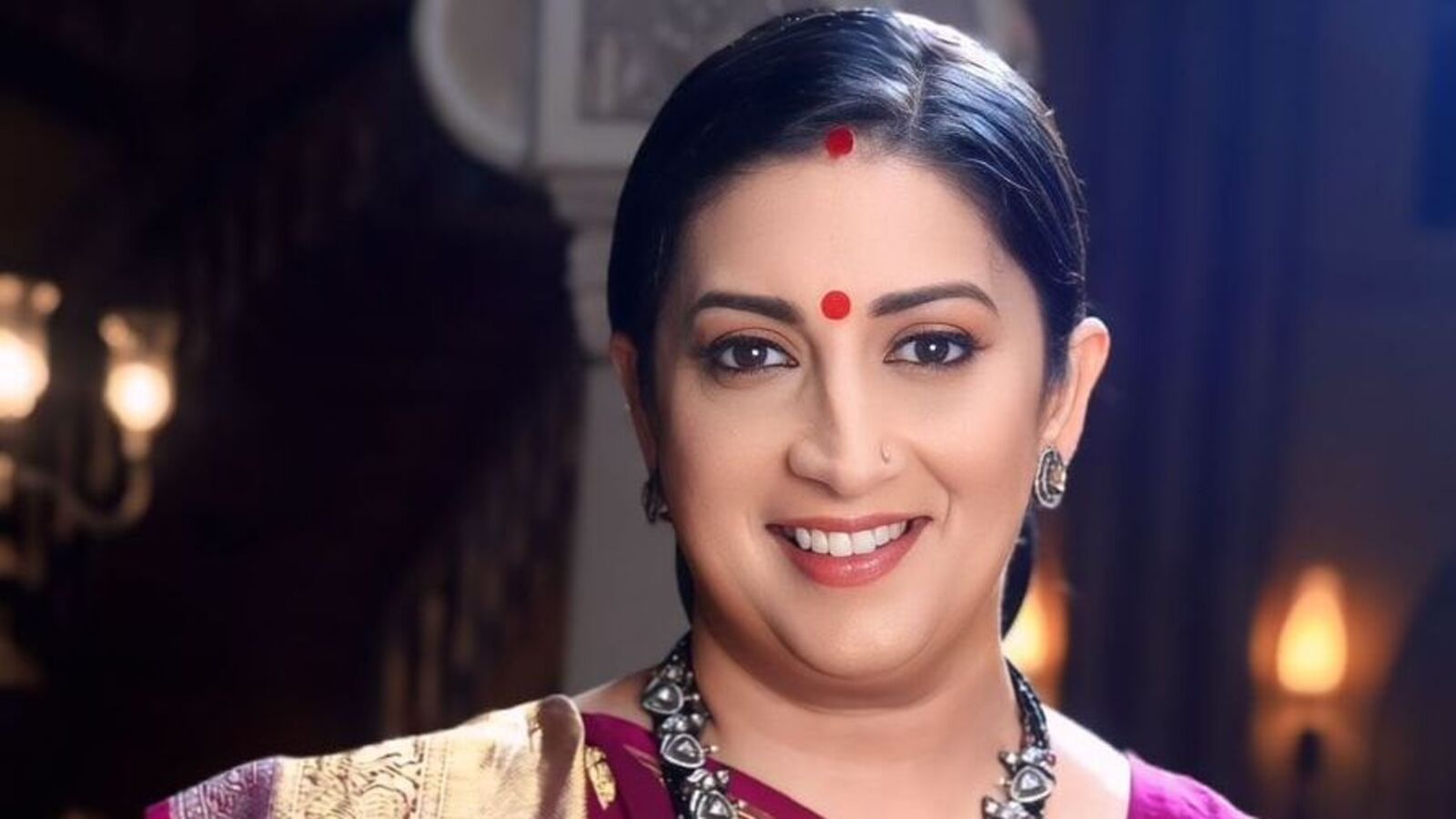 మళ్లీ సీరియల్ లో యాక్ట్ చేస్తున్న కేంద్ర మాజీ మంత్రి.. వైరల్ గా లీకైన ఫస్ట్ లుక్.. ఐకానిక్ షోతో 15 ఏళ్ల తర్వాత రీ ఎంట్రీ