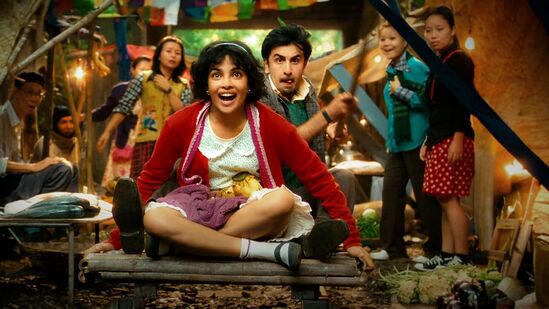 బర్ఫీ - రణ్ బీర్ కపూర్, ప్రియాంక చోప్రా జంటగా నటించిన ఈ చిత్రం ఐఎండిబిలో మంచి రేటింగ్స్ మరియు సమీక్షలను అందుకుంది, కానీ ఆస్కార్ కు పంపినప్పుడు, అది అక్కడ అవార్డును గెలుచుకోలేదు.