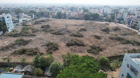 హైదరాబాద్‌లోని అంబర్‌పేట ప్రాంతంలో బతుకమ్మ కుంట ఒకప్పుడు చూసేందుకు అధ్వానంగా ఉండేది. సుమారు 20 ఎకరాలకుపైగా ఉన్న ఈ కుంట కబ్జాకు గురైంది. తర్వాత హైడ్రా చర్యలు తీసుకుంది.