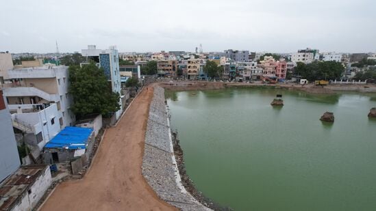 ఆ స్థలంపై హక్కులు ఉన్నాయంటూ ఎడ్ల సుధాకర్ రెడ్డి హైకోర్టులో వేసిన పిటిషన్‌ను కొట్టివేసింది న్యాయస్థానం. అతడిని హక్కుదారుడిగా గుర్తించలేమని, బతుకమ్మ కుంట స్థలంగానే కొనసాగించాలన తీర్పును ఇచ్చింది.