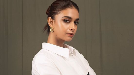 ఈ ఫొటోలు చూసిన ఫ్యాన్స్ క్వీన్, స్టన్నింగ్, బ్యూటీ అంటూ కామెంట్స్ చేశారు.