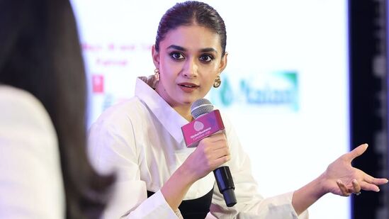 గ్లోబల్ బిజినెస్ కాన్‌క్లేవ్ లో భాగంగా కీర్తి స్పెషల్ గెస్ట్ గా వెళ్లి తన అభిప్రాయాలను వెల్లడించింది.