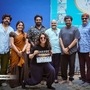 <p>మూవీ లవర్స్ ఇంట్రెస్టింగ్ గా ఎదురు చూస్తున్న కాంబినేషన్ పూరి జగన్నాథ్-విజయ్ సేతుపతి. పూరి డైరెక్షన్ లో విజయ్ సేతుపతి సినిమా లాంఛనంగా ప్రారంభమైంది. </p>