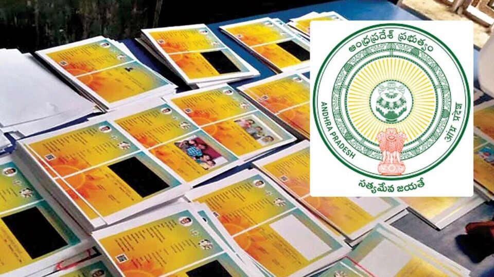 <p>నేతల బొమ్మలు లేకుండా వీటిని ముద్రిస్తున్నారు. ఈ విషయంలో ఇప్పటికే ప్రభుత్వం నిర్ణయం కూడా తీసుకుంది. ఇందులో భాగంగా… కొత్తగా పంపిణీ చేయబోతే స్మార్ట్‌ రేషన్‌ కార్డుపై ఒకవైపు రాష్ట్ర ప్రభుత్వ అధికారిక చిహ్నం, కార్డుదారు (కుటుంబ పెద్ద) ఫోటో ఉంటాయి. ఆ రేషన్‌ కార్డు నంబరు, రేషన్‌షాపు ఐడీ నంబర్ తో పాటు ఇతర తదితర వివరాలుంటాయి. అంతేకాకుండా క్యూఆర్ కూడా ఉంటుంది. </p>