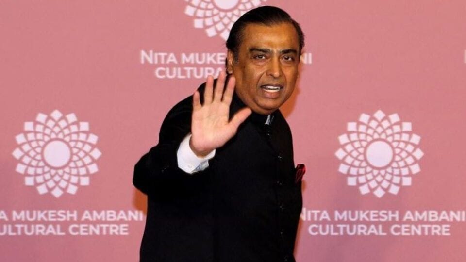 <p>సోమవారం ట్రేడింగ్​ సెషన్​ ఉదయం 11 గంటల 20 నిమిషాల సమయానికి రిలయన్స్​ షేరు 0.17శాతం పడి రూ. 1539 వద్ద ట్రేడ్​ అవుతోంది. కాగా రూ. 1541 వద్ద ఇంట్రాడే హైని నమోదు చేసింది.</p>