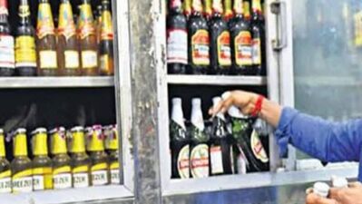 <p>వైన్స్ షాపులు మాత్రమే కాకుండా... కల్లు దుకాణాలు, బార్ అండ్ రెస్టారెంట్లు కూడా మూసివేసి ఉంటాయని హైదరాబాద్ నగర సీపీ కార్యాలయం ప్రకటన విడుదల చేసింది.<br> </p>