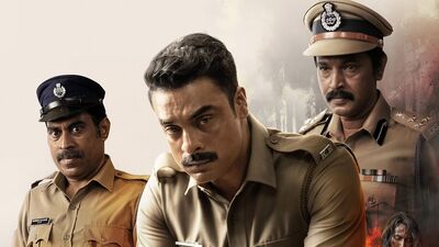 నరివెట్ట రివ్యూ.. ఓ ఎమోషనల్ యాక్షన్ థ్రిల్లర్.. పోలీసుల దౌర్జ్యన్యాన్ని కళ్లకు కట్టిన మూవీ.. నిజ జీవిత ఘటన ఆధారంగా..