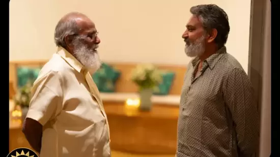 బాహుబలికి కథ అందించిన రచయిత, తన తండ్రి విజయేంద్ర ప్రసాద్ తో రాజమౌళి