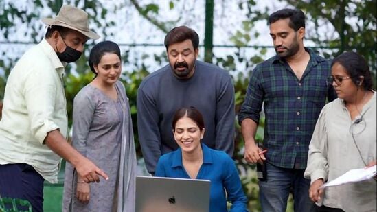 కేరళలో ఓనం పండుగకు ముందే 'హృదయపూర్వం' విడుదల కానుంది. కానీ విడుదల తేదీని మాత్రం మేకర్స్ ఇంకా ప్రకటించలేదు. ఈ లిస్ట్ లో ఈ సినిమా ఎనిమిదో స్థానంలో ఉంది.