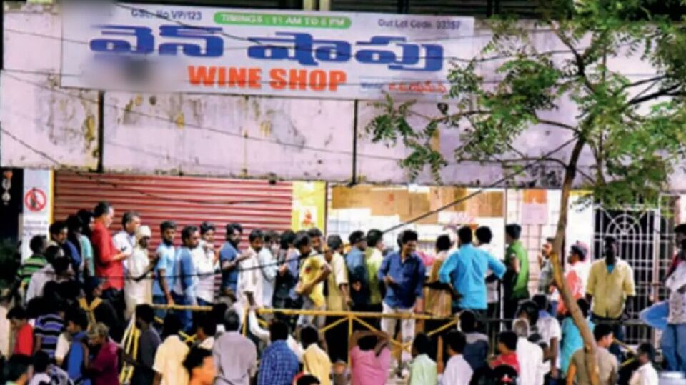 <p>గాంధీ నగర్, చిలకలగూడ, బేగంపేట్, గోపాల్ పురం, మహంకాళీ పోలీస్ స్టేషన్ పరిధిలోని అన్ని మద్యం దుకాణాలు మూసివేసి ఉంటాయని పోలీసులు ప్రకటించారు.<br> </p>