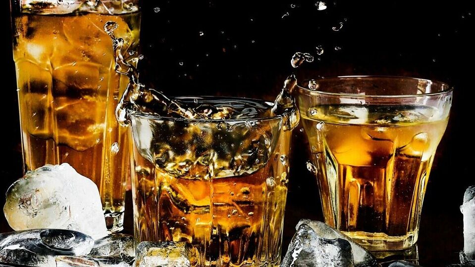 <p>హైదరాబాద్ లో ఆషాడ మాస బోనాలు జరుగుతున్నాయి. జూలై 13వ తేదీన ఉజ్జయిని మహాంకాళీ అమ్మవారి బోనాలు జరగనున్నాయి. ఈ నేపథ్యంలో నగర పోలీసులు కీలక ప్రకటన చేశారు. వైన్స్ షాపులు మూసివేసి ఉంటాయని తెలిపారు.</p>(Image Credit- Pexels)