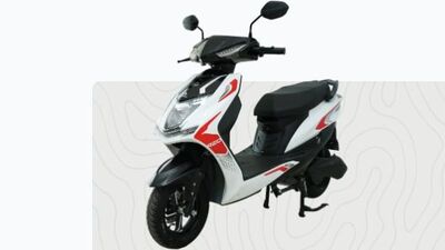 <p>ఈ యాంపియర్​ రియో 80 ఈ-స్కూటర్​ని ఫస్ట్​ టైమ్​ బయ్యర్లు, విద్యార్థులు, వృద్ధులు, కుటుంబ సభ్యుల కోసం రూపొందించినట్టు సంస్థ చెబుతోంది. బడ్జెట్​కి తగ్గట్టు అద్భుత ఎక్స్​పీరియెన్స్​ లభిస్తుందని స్పష్టం చేసింది.</p> 