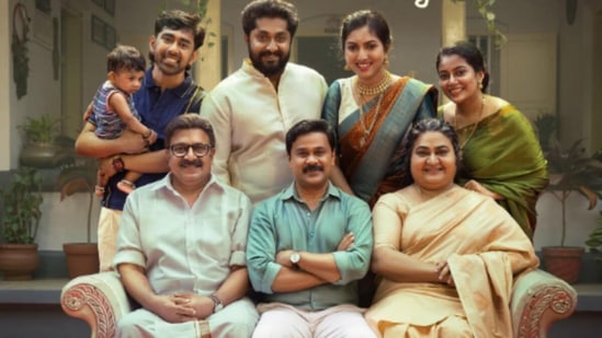 ప్రిన్స్ అండ్ ఫ్యామిలీ - ఈ జాబితాలో మూడో స్థానంలో మలయాళ భాషా చిత్రం ప్రిన్స్ అండ్ ఫ్యామిలీ ఉంది. ఈ సినిమాకు ఐఎండీబీ రేటింగ్ 6.3గా ఉంది.
