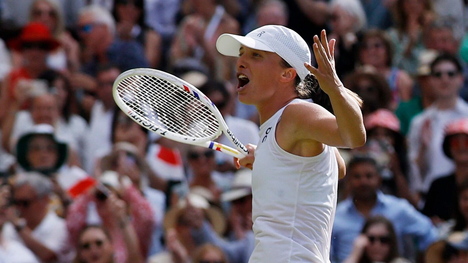 వింబుల్డన్ లో పోలండ్ భామ హిస్టరీ.. తొలిసారి టైటిల్ గెలిచిన ఇగా స్వియాటెక్.. ప్రైజ్ మనీ తెలిస్తే షాక్ అవాల్సిందే!