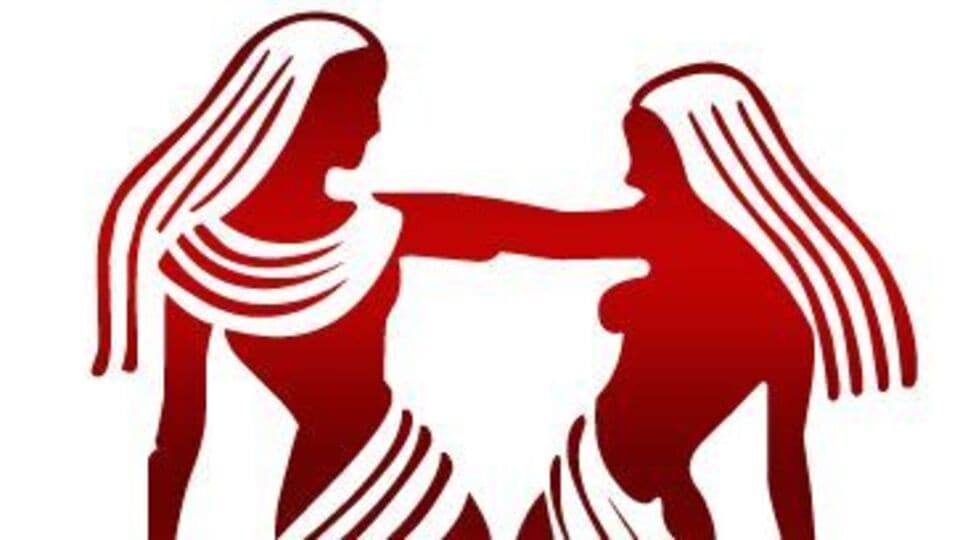 <p>మిధున రాశి: మిధున రాశి వారికి గురువు నక్షత్ర సంచారం శుభ ఫలితాలను తీసుకువస్తుంది. ఈ సమయంలో ఈ రాశి వారి కెరియర్‌లో ఎన్నో మార్పులు ఉంటాయి. వ్యాపారంలో కూడా కలిసి వస్తుంది. కుటుంబ జీవితం ప్రశాంతంగా ఉంటుంది.</p>