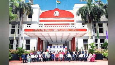 <p>హైదరాబాద్ లోని డాక్టర్ బీఆర్ అంబేడ్కర్ ఓపెన్ వర్సిటీలో ఆన్ లైన్ అడ్మిషన్లకు నోటిఫికేషన్ విడుదలైన సంగతి తెలిసిందే. ప్రస్తుతం దరఖాస్తుల ప్రక్రియ కొనసాగుతోంది. ఇందులో 2025 -2026 విద్యా సంవత్సరానికి అడ్మిషన్లు కల్పిస్తారు.</p> <p>హైదరాబాద్ లోని డాక్టర్ బీఆర్ అంబేడ్కర్ ఓపెన్ వర్సిటీలో ఆన్ లైన్ అడ్మిషన్లకు నోటిఫికేషన్ విడుదలైన సంగతి తెలిసిందే. ప్రస్తుతం దరఖాస్తుల ప్రక్రియ కొనసాగుతోంది. ఇందులో 2025 -2026 విద్యా సంవత్సరానికి అడ్మిషన్లు కల్పిస్తారు.</p>