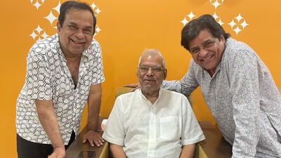 <p>కోట శ్రీనివాసరావు వృద్ధాప్యంలో ఉన్నప్పుడు టాలీవుడ్ టాప్ కమెడియన్స్ బ్రహ్మానందం, అలీ వెళ్లి కలిశారు. ఈ సందర్భంగా ఇలా సన్నిహితంగా తీసుకున్న ఫొటో ఇది.</p> <p>కోట శ్రీనివాసరావు వృద్ధాప్యంలో ఉన్నప్పుడు టాలీవుడ్ టాప్ కమెడియన్స్ బ్రహ్మానందం, అలీ వెళ్లి కలిశారు. ఈ సందర్భంగా ఇలా సన్నిహితంగా తీసుకున్న ఫొటో ఇది.</p>