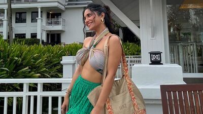 <p>రుహాని శర్మ ఫొటోలకు నెటిజన్స్ పలు విధాలుగా స్పందిస్తున్నారు. సెక్సీ ఫ్లవర్ రుహానీ, ఎప్పటిలాగే ప్రెట్టీ, వెరీ బ్యాడ్ డ్రెస్, నిద్రలేని రాత్రులు, ఛార్మింగ్ గార్జియస్ మెర్మేయిడ్ లుక్స్ అంటూ నెటిజన్స్ కామెంట్స్ చేస్తున్నారు. </p> (Instagram/Ruhani Sharma) <p>రుహాని శర్మ ఫొటోలకు నెటిజన్స్ పలు విధాలుగా స్పందిస్తున్నారు. సెక్సీ ఫ్లవర్ రుహానీ, ఎప్పటిలాగే ప్రెట్టీ, వెరీ బ్యాడ్ డ్రెస్, నిద్రలేని రాత్రులు, ఛార్మింగ్ గార్జియస్ మెర్మేయిడ్ లుక్స్ అంటూ నెటిజన్స్ కామెంట్స్ చేస్తున్నారు. </p> (Instagram/Ruhani Sharma)
