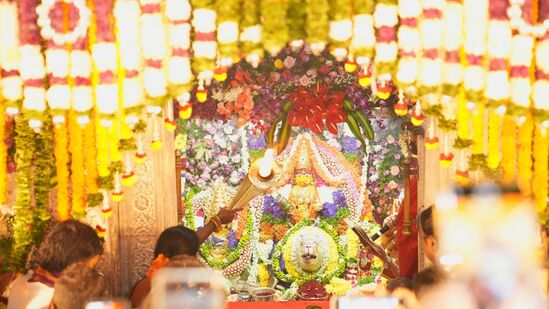నేడు బోనాల సమర్పణతో పాటు ఫలహారబండ్ల ఊరేగింపు ఉంటుంది. ఆలయ పరిసరాల్లో పోలీసులు పటిష్ఠ బందోబస్తు ఏర్పాటు చేశారు.   జూలై 14వ తేదీన రంగం, పోతరాజుల గావు, అంబారీపై అమ్మవారి ఊరేగింపు ఉంటుంది.  
