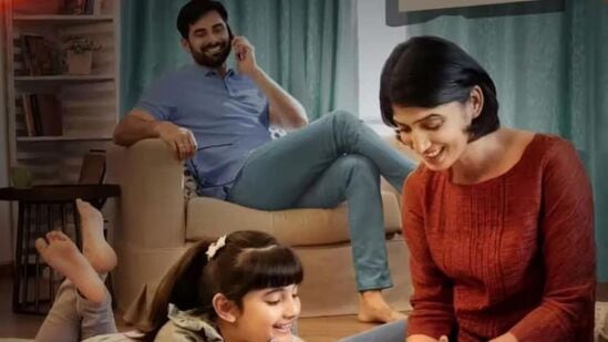 ఎయిర్ టెల్ రూ.451 ప్లాన్ - ఈ ప్లాన్ వాలిడిటీ 30 రోజులు. ఇందులో మీకు 50 జీబీ డేటా లభిస్తుంది. ఈ ప్లాన్​లో కంపెనీ జియో హాట్​స్టార్​ మొబైల్​కి మూడు నెలల పాటు యాక్సెస్ ఇస్తోంది.