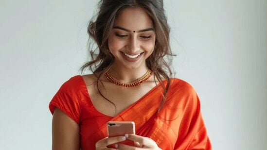 జియో రూ.359 ప్లాన్ - ఈ ప్లాన్ 30 రోజుల వాలిడిటీతో వస్తుంది. ఇందులో మీరు ఇంటర్నెట్ ఉపయోగించడానికి 50 జిబి డేటాను పొందుతారు.