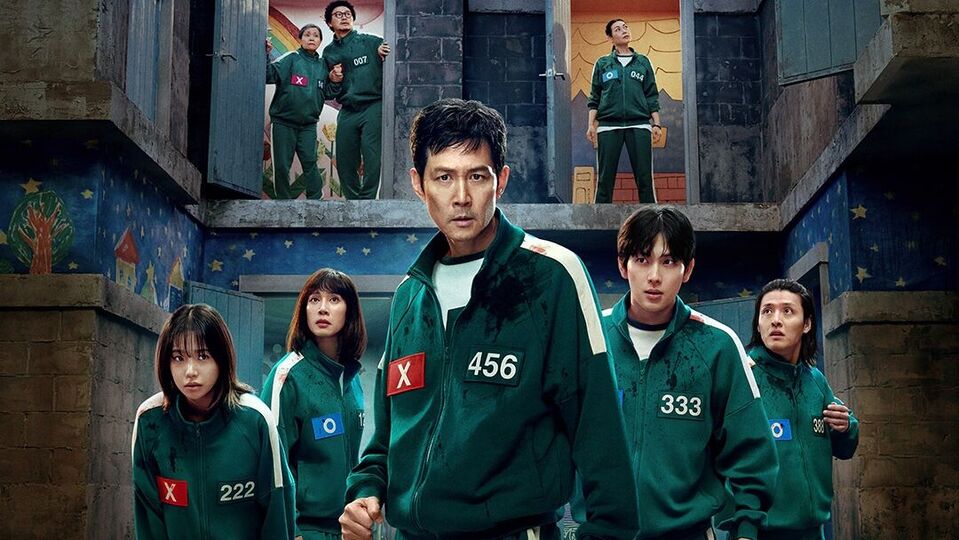 <p>నెట్‌ఫ్లిక్స్ లో ఉన్న స్క్విడ్ గేమ్ సీజన్ 3 రెండో స్థానంలో నిలిచింది. దీనికి 3 మిలియన్ల వ్యూస్ రావడం విశేషం.</p>