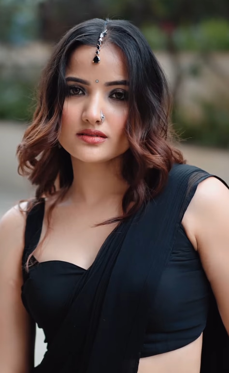 వెబ్ సిరీస్ లు, యాంకరింగ్, బిగ్ బాస్ తో సిరి హనుమంతు ఫేమస్ అయింది. న్యూస్ ఛానెల్ లో యాంకర్ గా కెరీర్ స్టార్ట్ చేసింది సిరి. 