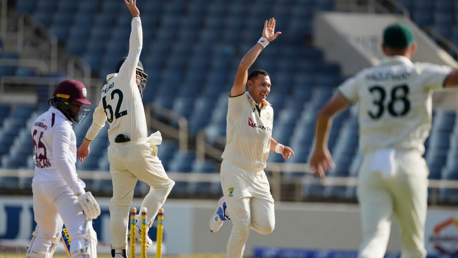 27 పరుగులకే ఆలౌట్.. టెస్టుల్లో రెండో అత్యల్ప స్కోరు.. లోయెస్ట్ రికార్డు ఎంతో తెలుసా?