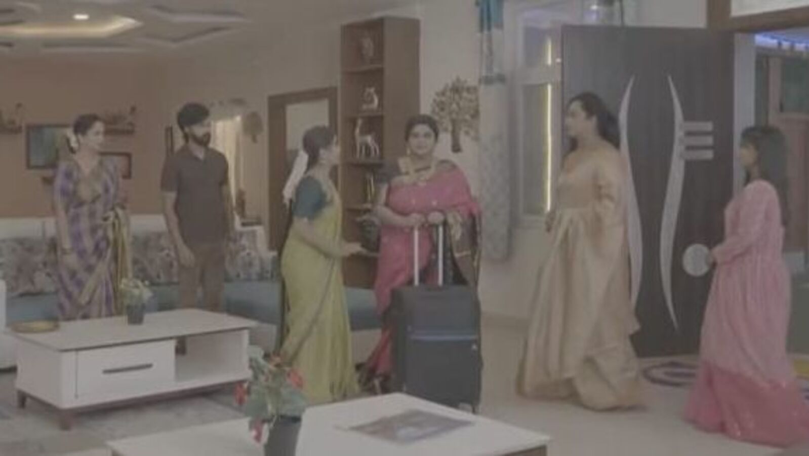 నిన్ను కోరి టుడే జూలై 15 ఎపిసోడ్: ఇంటి నుంచి వెళ్లిపోతానన్న శ్యామల.. విరాట్, చంద్రతో వ్రతం ప్లాన్..చెడగొట్టాలని కామాక్షి