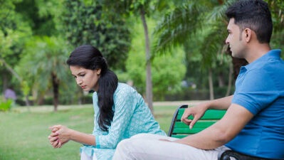 <p>ప్రతి సంబంధంలో తగాదాలు, వాదనలు ఉండటం సాధారణం. కానీ మీ భార్య నిరంతరం కోపంగా ఉన్నప్పుడు ఇంట్లో వాతావరణం కొంచెం తీవ్రంగా మారవచ్చు. మీరు కూడా కోపంగా రియాక్ట్ అవ్వకూడదు. మీ ఇద్దరి మధ్య సంబంధాన్ని తెలివిగా నిర్వహించడం ముఖ్యం. మొదట మీ భార్యను ఎలా శాంతపరచాలో, ఓదార్చాలో నేర్చుకోండి. ఆమె సంతోషంగా ఉంటే ఇంట్లో అంతా హ్యాపీగా ఉంటుంది.</p> <p>ప్రతి సంబంధంలో తగాదాలు, వాదనలు ఉండటం సాధారణం. కానీ మీ భార్య నిరంతరం కోపంగా ఉన్నప్పుడు ఇంట్లో వాతావరణం కొంచెం తీవ్రంగా మారవచ్చు. మీరు కూడా కోపంగా రియాక్ట్ అవ్వకూడదు. మీ ఇద్దరి మధ్య సంబంధాన్ని తెలివిగా నిర్వహించడం ముఖ్యం. మొదట మీ భార్యను ఎలా శాంతపరచాలో, ఓదార్చాలో నేర్చుకోండి. ఆమె సంతోషంగా ఉంటే ఇంట్లో అంతా హ్యాపీగా ఉంటుంది.</p>