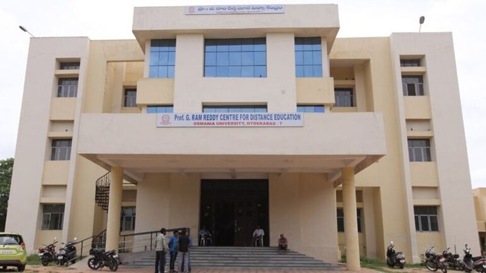 <div><p>ఉస్మానియా యూనివర్సిటీ దూర విద్యా కేంద్రమైన ప్రొఫెసర్ జి.రాంరెడ్డి సెంటర్ ఫర్ డిస్టెన్స్ ఎడ్యుకేషన్ (పీజీఆర్ఆర్సీడీఈ)లో ప్రవేశాల ప్రక్రియకు నోటిఫికేషన్ జారీ అయింది. ఇందులో భాగంగా.... 2025 - 2026 విద్యా సంవత్సరానికి సంబంధించి ఫేజ్ 1 కింద అడ్మిషన్లు కల్పిస్తారు.</p><p> </p></div>