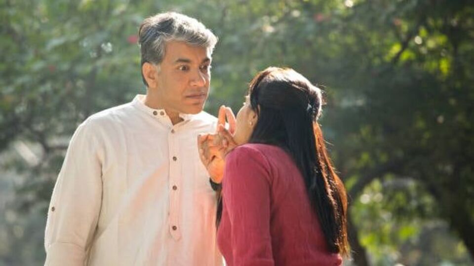 <p>అది మీ తప్పు అయినా కాకపోయినా క్షమాపణ చెప్పడంలో తప్పు లేదు. క్షమాపణ చెప్పడం వల్ల సంబంధం కాపాడుకోవచ్చు. ప్రేమను కాపాడుకోవడానికి ఇది ఒక మార్గం. భార్యకు క్షమాపణ చెప్పండి. అది ఆమెకు మంచి అనుభూతిని కలిగిస్తుంది.</p>