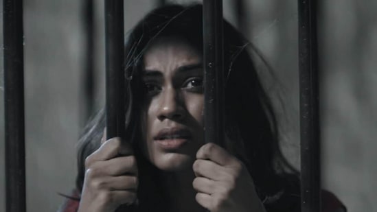 అన్‌ దేఖీ - ఈ క్రైమ్ సిరీస్ జాబితాలో 9వ స్థానంలో ఉంది. ఈ సిరీస్ కు ఐఎండీబీ రేటింగ్ 7.9గా ఉంది.