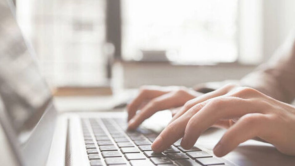 <div><p>రాష్ట్రంలోని ఎస్సీ, ఎస్టీ, బీసీ, మైనారిటీ, ఈబీసీ, దివ్యాంగ విద్యార్థుల బోధన ఫీజులు, స్కాలర్ షిప్స్ కోసం జూలై 1వ తేదీ నుంచి దరఖాస్తులను స్వీకరిస్తున్నారు. ఈ గడువు సెప్టెంబర్ 30వ తేదీతో పూర్తవుతుంది.</p></div>