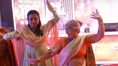 వైరల్ వయ్యారి సాంగ్ కు డ్యాన్స్ (youtube)