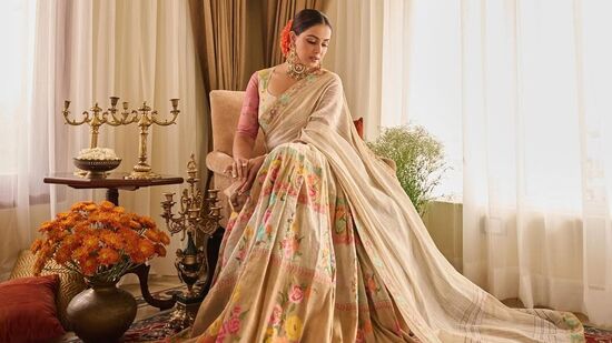చాలా కాలం తర్వాత తెలుగులో జెనీలియా సినిమా చేస్తోంది. జూనియర్ మూవీలో కీ రోల్ ప్లే చేసింది. జెనీలియా చివరగా 2012లో రానా దగ్గుబాటితో కలిసి నా ఇష్టం సినిమా చేసింది. 