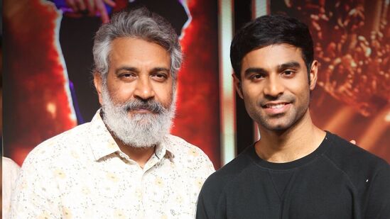 గాలి జనార్ధన్ రెడ్డి తనయుడు కిరీటీ హీరోగా లాంఛ్ అవుతున్నాడు. జూనియర్ సినిమాను కన్నడ, తెలుగులో ద్విభాషా చిత్రంగా తెరకెక్కించారు. 