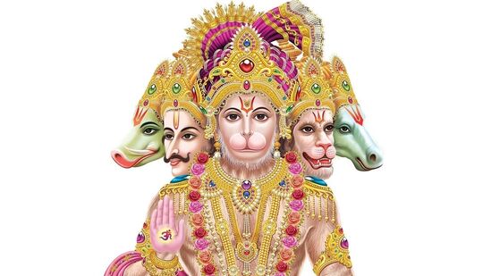 పంచముఖి హనుమాన్ అయితే పంచముఖి హనుమంతుడి చిత్రాన్ని ఉంచడం చాలా ప్రయోజనకరంగా భావిస్తారు. ఇల్లు దక్షిణం వైపు ఉంటే హనుమంతుని విగ్రహం లేదా చిత్రాన్ని ద్వారం పైన ఉంచాలి. ఇది ప్రధాన ద్వారం యొక్క నిర్మాణ లోపాలను తొలగిస్తుంది.