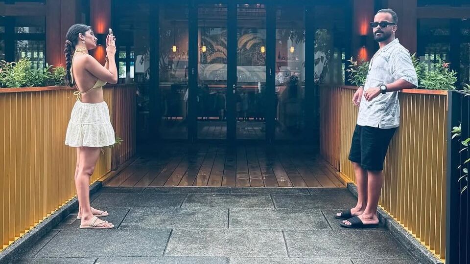 <p>రుహానీ శర్మ ఓ మిస్టీరియస్ వ్యక్తిని ఇలా ఫొటో తీస్తూ కనిపించింది.</p>