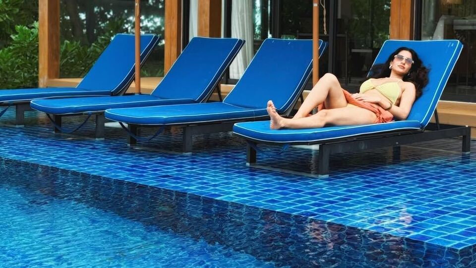 <p>క్యూటెస్ట్ క్వీన్ అంటూ ఎంతో మంది ఫ్యాన్స్ రెడ్ హార్ట్, ఫైర్ ఎమోజీలను కామెంట్స్ లో పోస్ట్ చేశారు.</p>