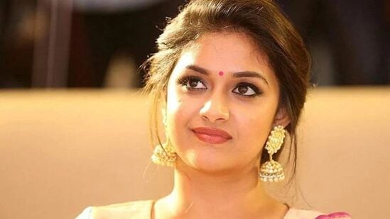 జూన్ లో పాన్ ఇండియా సినిమా లేని సౌత్ హీరోయిన్ కీర్తి సురేష్ ఈ లిస్ట్ లో తొమ్మిదో స్థానంలో ఉండటం విశేషం.