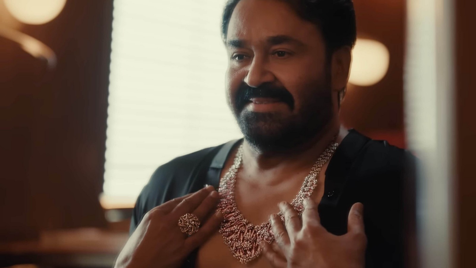 నగలు వేసుకున్న మలయాళ సూపర్ స్టార్.. రియల్ మ్యాన్ అంటున్న ఫ్యాన్స్.. వైరల్ అవుతున్న యాడ్