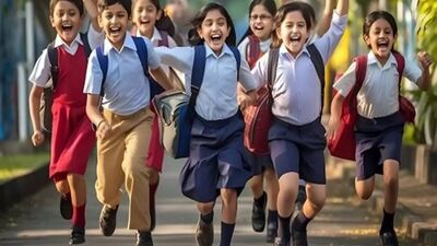 <p>తెలంగాణలోని విద్యార్థులకు ఎగిరి గంతెసే వార్త వచ్చేసింది. వరసుగా రెండు రోజులు సెలవులు రానున్నాయి. జూలై 21వ తేదీన బోనాల సెలవును ప్రభుత్వం ప్రకటించింది. పైగా రేపు సండే కూడా ఉండటంతో స్కూల్ మూతపడనున్నాయి.</p><p> </p> 