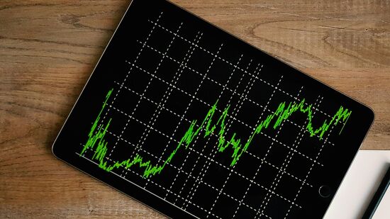 శుక్రవారం మార్కెట్ ముగిసే సమయానికి బాంబే స్టాక్ ఎక్స్ఛేంజ్ (బీఎస్ఈ)లో ఎలీట్ కాన్ ఇంటర్నేషనల్ లిమిటెడ్ షేరు ధర రూ.125 వద్ద ముగిసింది. శుక్రవారం ఈ సంస్థ షేరు ధర 4.95 శాతం లేదా రూ.5.89 పెరిగింది. శుక్రవారం ఇది 52 వారాల గరిష్టాన్ని తాకింది. దీని 52 వారాల కనిష్ఠ ధర రూ.1.1గా ఉంది.