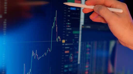 అంతేకాదు, ఈ ఏడాది ప్రారంభం నుంచి ఎలీట్ కాన్ ఇంటర్నేషనల్ షేర్లు 1,105.4 శాతం పెరిగాయి. ఇదే సమయంలో సెన్సెక్స్ 4.14 శాతం మాత్రమే లాభపడింది. అంటే మార్కెట్ సాధారణ ట్రెండ్ ను అధిగమించి ఎలీట్ కాన్ ఇంటర్నేషనల్ షేర్లు పెరిగాయి. ఆ కంపెనీలో పెట్టుబడి పెట్టిన ఇన్వెస్టర్లు భారీ లాభాలను ఆర్జించారు.